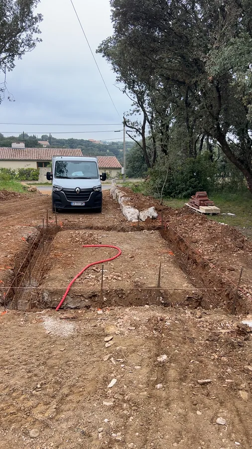Fouilles de fondation d’un garage avec gaine électrique, à Saint-Siffret